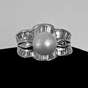 14k White Gold Ring 1.22 Baguette Cut Diamonds & 8.5-9mm Round Pearl, 9.3 grams